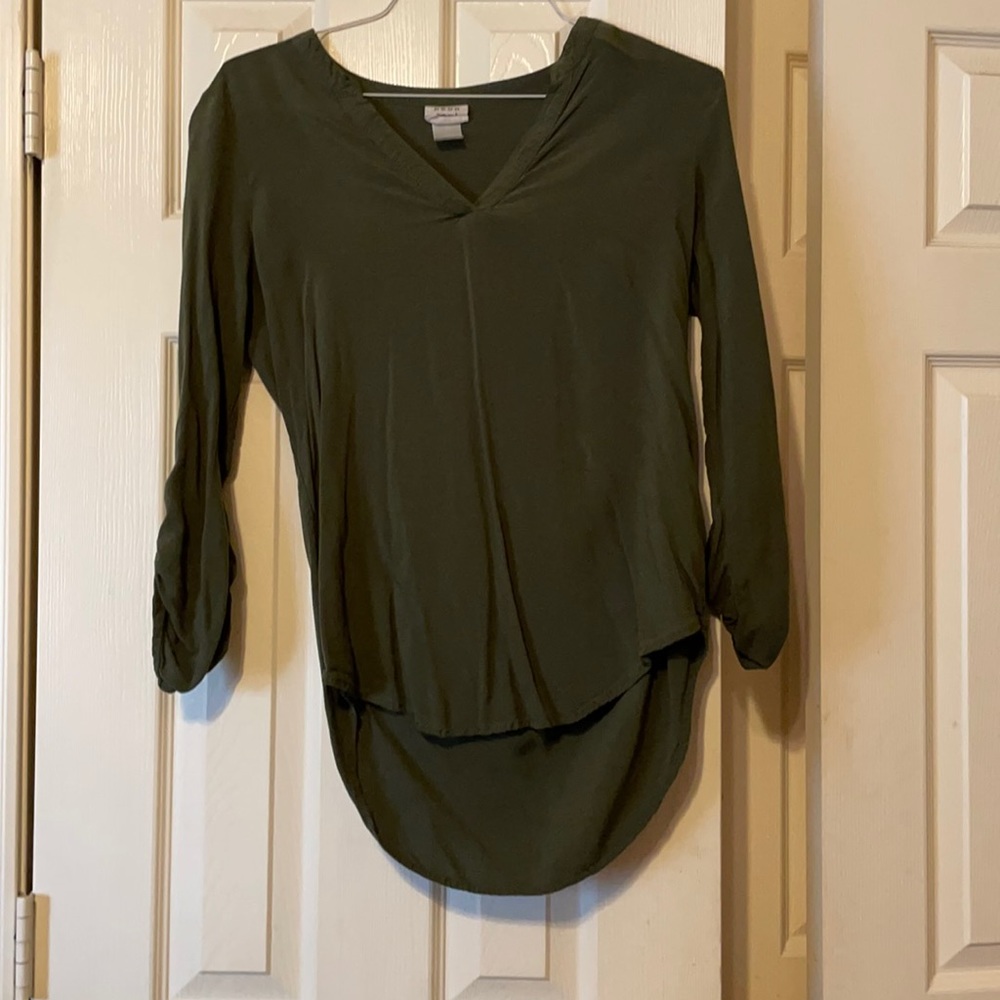 Neon Seal, Size M, army green blouse